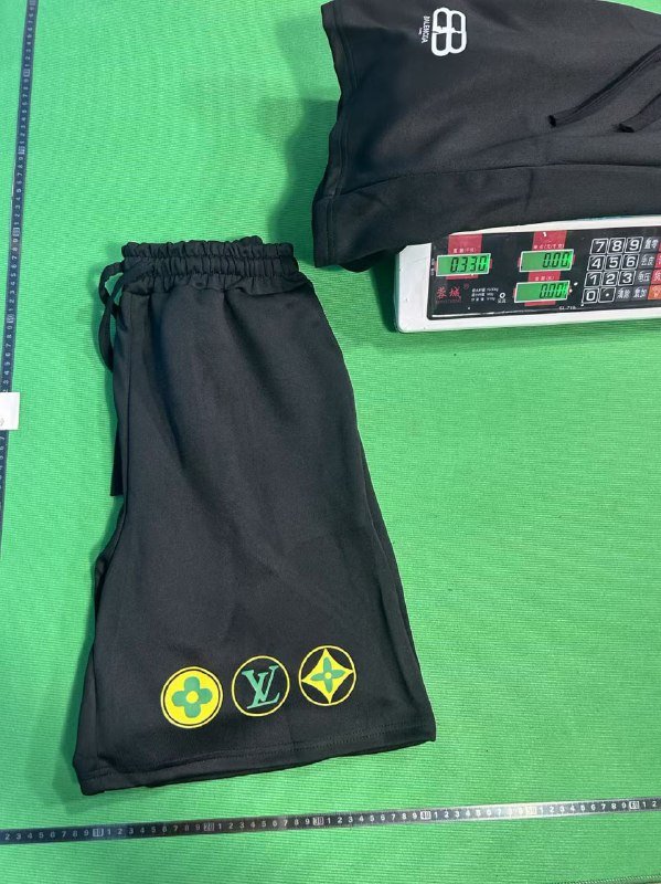 Multi brand LV Burberry, Balenciaga, Kroos Heart - Shorts