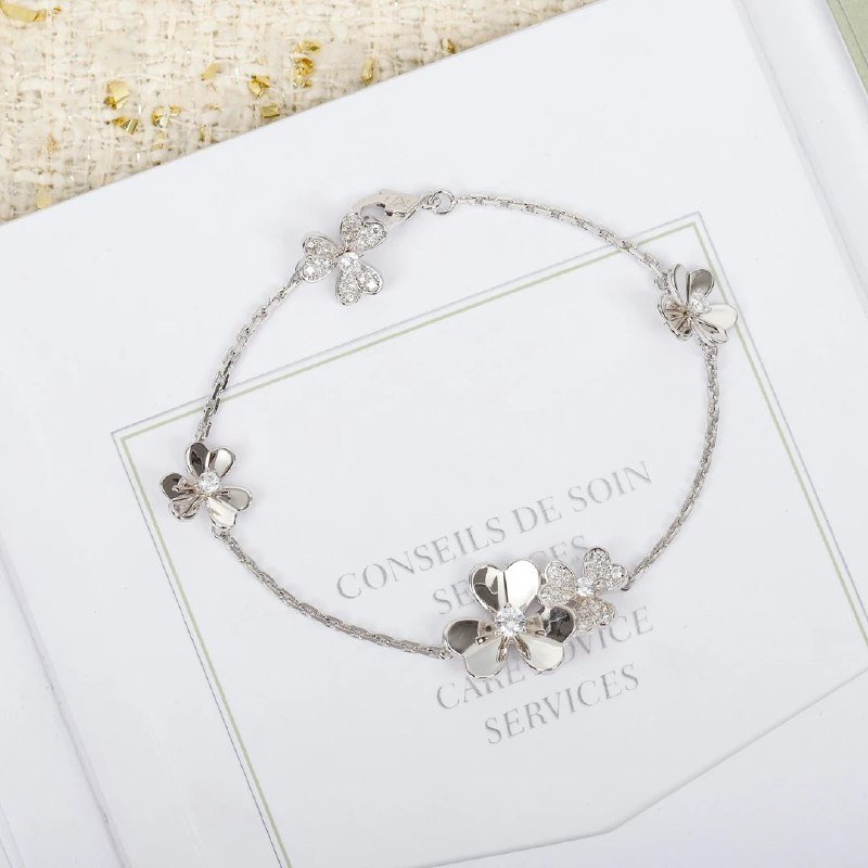 Van Cleef & Arpels bracelet earrings