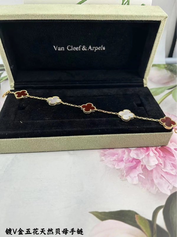 Van Cleef & Arpels accessories