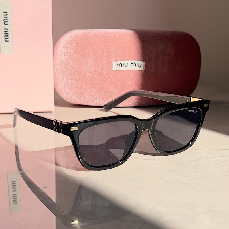Miu miu sunglasses (40+)