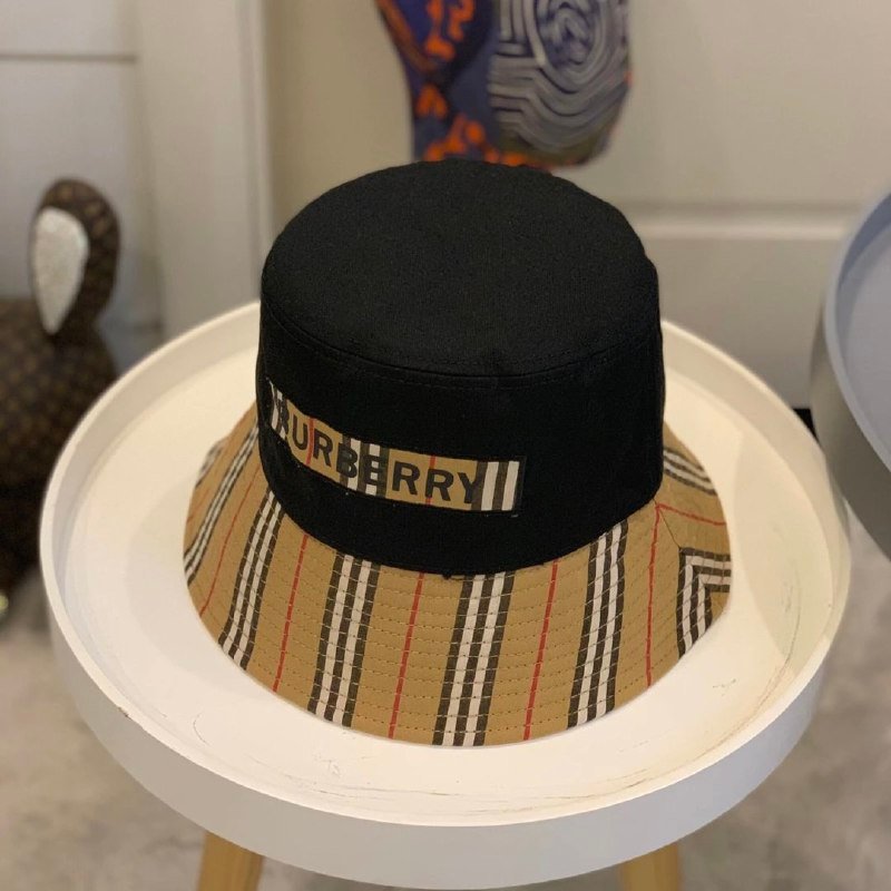 Burberry bucket hat