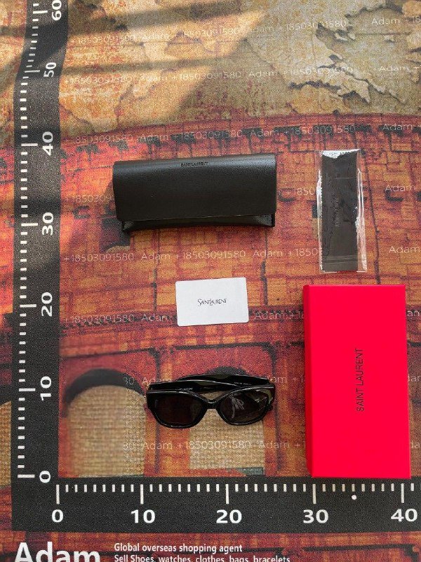 SAINT LAURENT Sunglasses